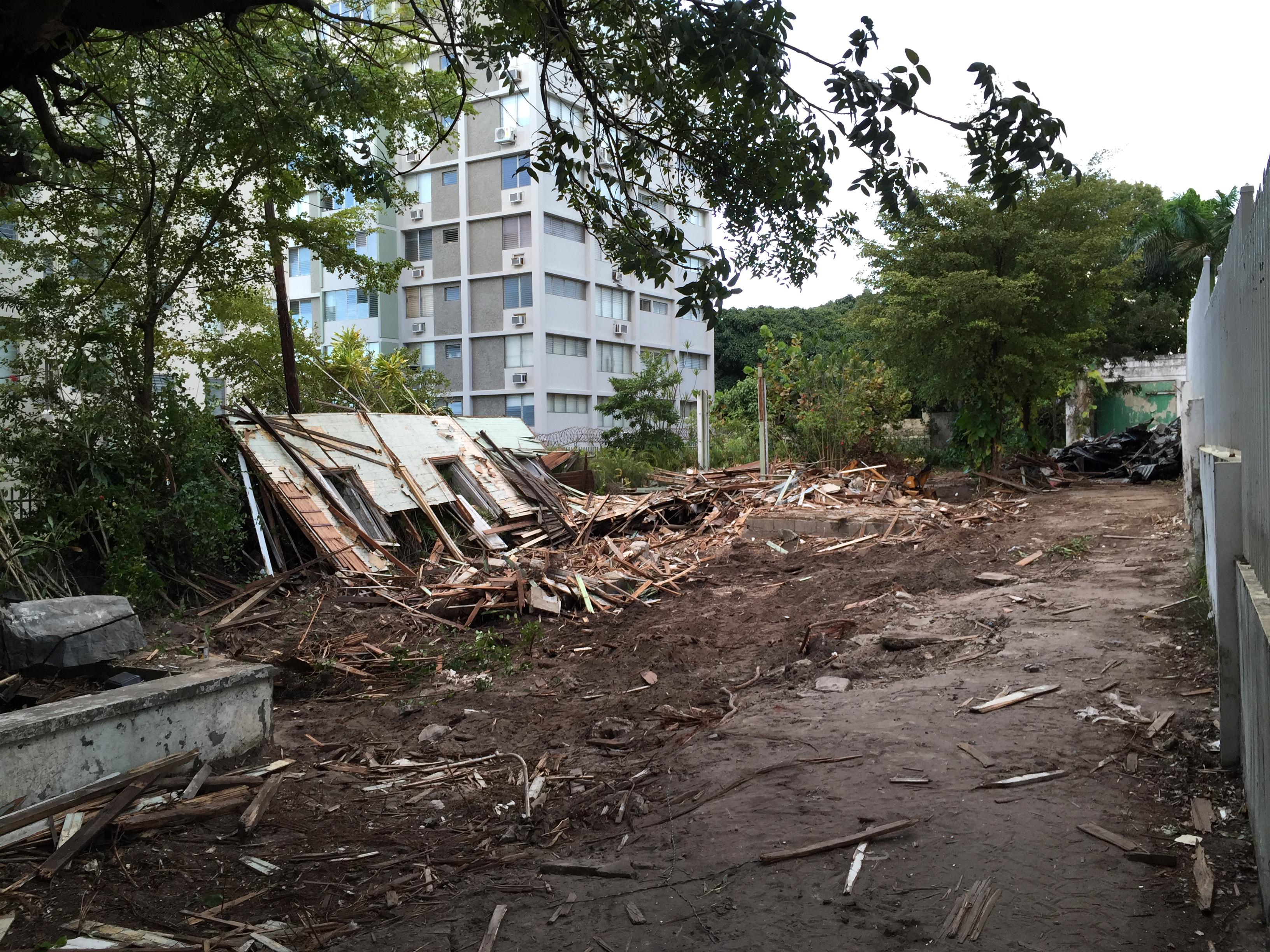 Demolición Casa en la Calle Cuevillas 557 - San Juan (Miramar) - 2015 00001